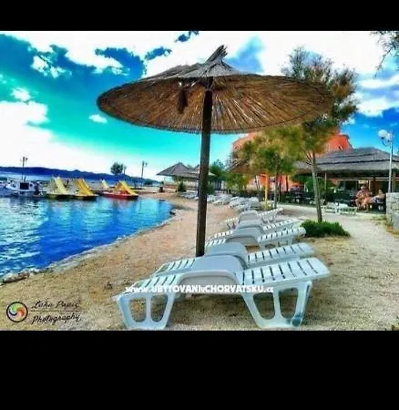 Apartamento Apartman Nikol I Petra, 50m From The Beach Bibinje