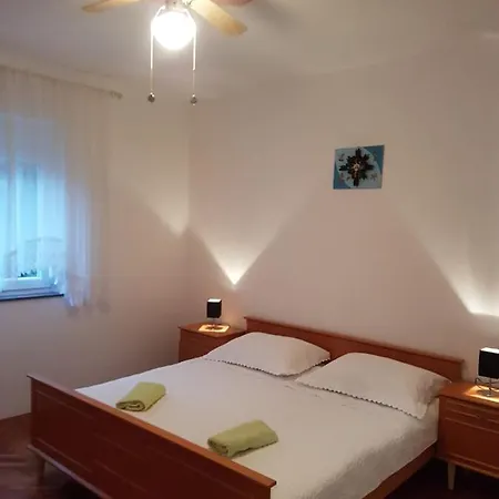 Apartman Nikol I Petra, 50m From The Beach Apartment