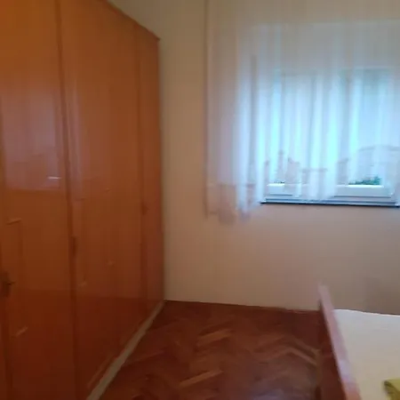 Apartamento Apartman Nikol I Petra, 50m From The Beach Bibinje
