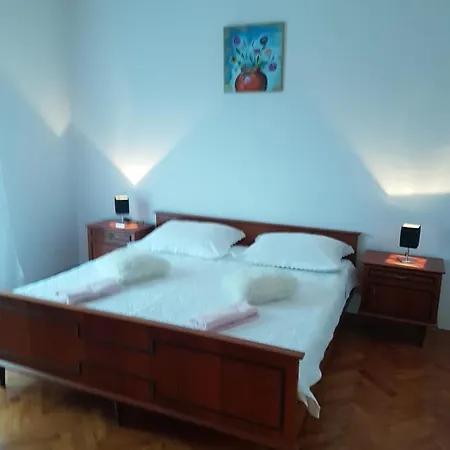 Apartment Apartman Nikol I Petra, 50m From The Beach *