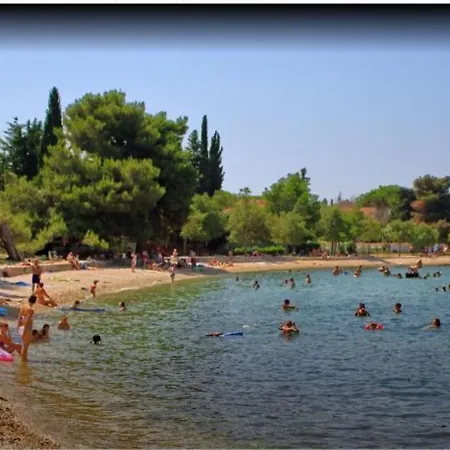 Apartman Nikol I Petra, 50m From The Beach *
