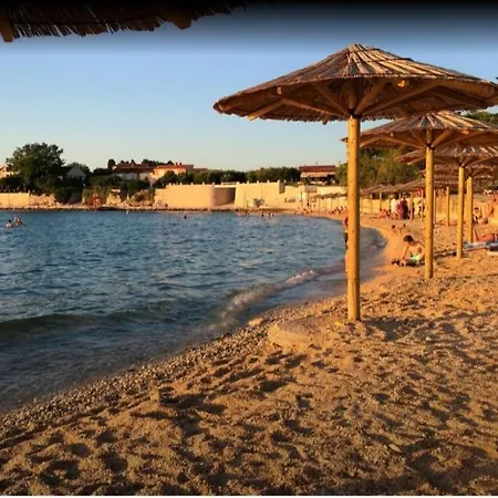 Apartamento Apartman Nikol I Petra, 50m From The Beach Bibinje