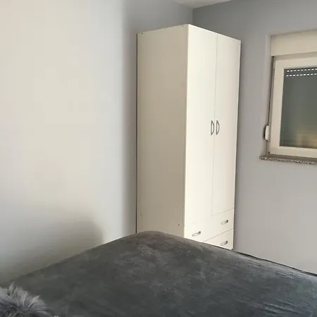 Apartman Nikol I Petra, 50m From The Beach Apartment Bibinje