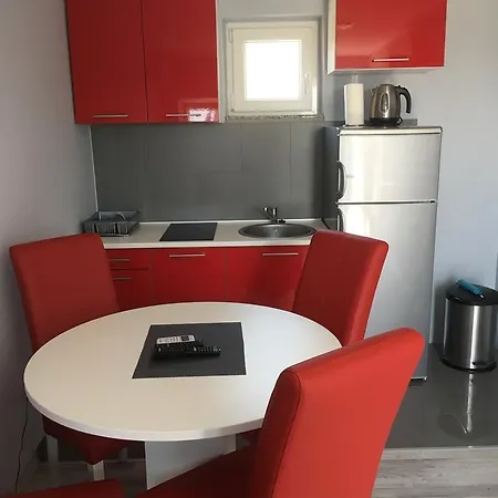 Apartman Nikol I Petra, 50m From The Beach Bibinje