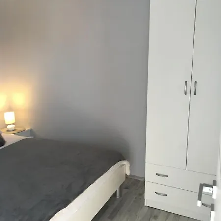Apartman Nikol I Petra, 50m From The Beach Bibinje