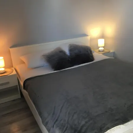 Apartment Apartman Nikol I Petra, 50m From The Beach Bibinje