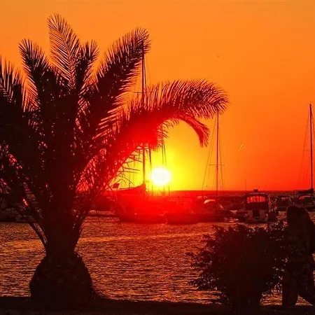Apartman Nikol I Petra, 50m From The Beach Bibinje