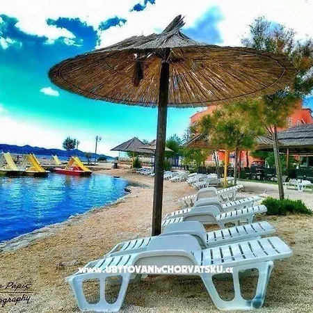 Apartman Nikol I Petra, 50m From The Beach *