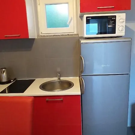 Apartman Nikol I Petra, 50m From The Beach