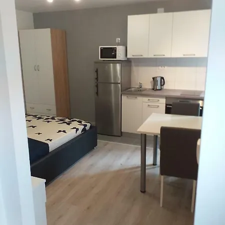 Apartman Nikol I Petra, 50m From The Beach Apartamento *