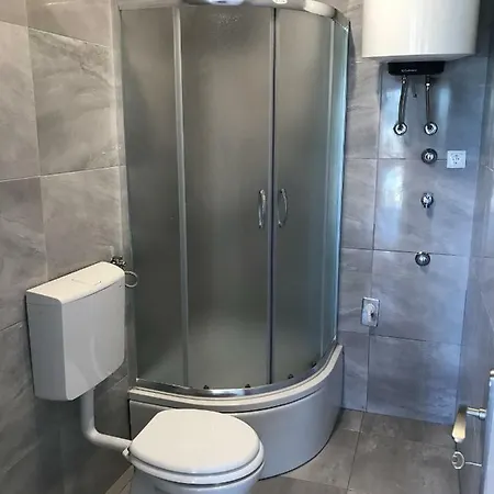 Apartman Nikol I Petra, 50m From The Beach *