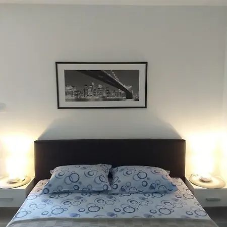 Apartamento Apartman Nikol I Petra, 50m From The Beach Bibinje
