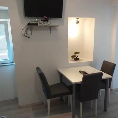 Apartamento Apartman Nikol I Petra, 50m From The Beach Bibinje
